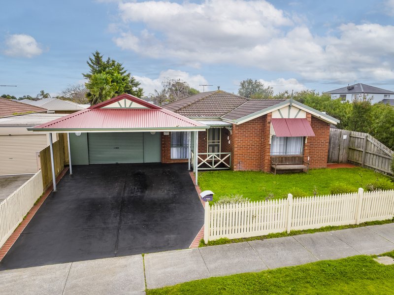 21 Daphne Way, Cranbourne North VIC 3977