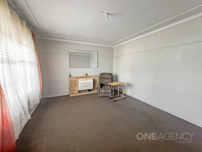 Photo - 21 Darcy Crescent, Goulburn NSW 2580 - Image 3
