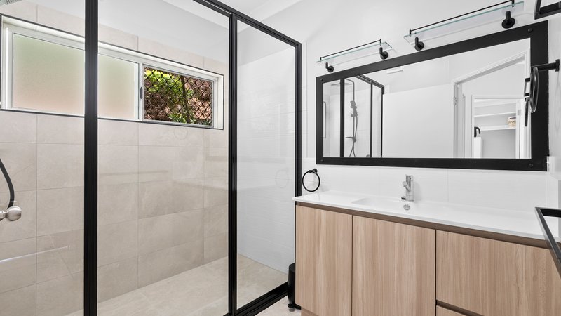 Photo - 21 Darkin Close, Smithfield QLD 4878 - Image 7