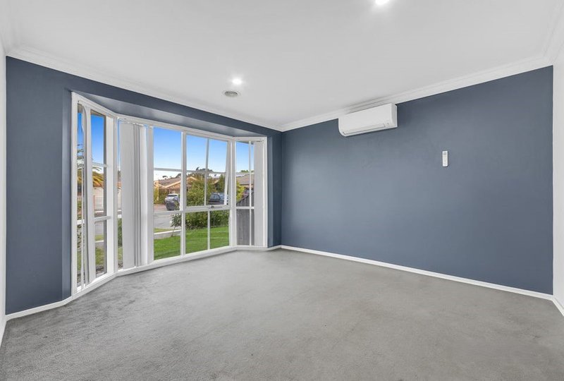 Photo - 21 Dewsbury Court, Narre Warren South VIC 3805 - Image 6