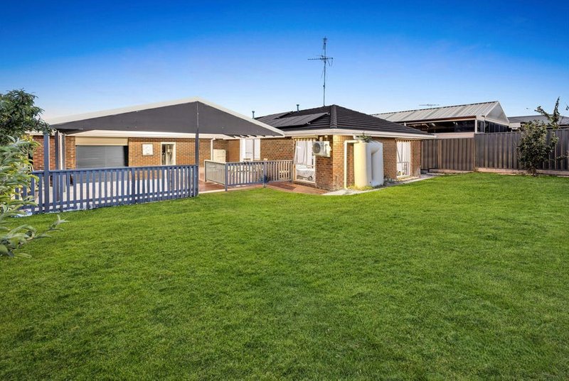 Photo - 21 Dewsbury Court, Narre Warren South VIC 3805 - Image 10