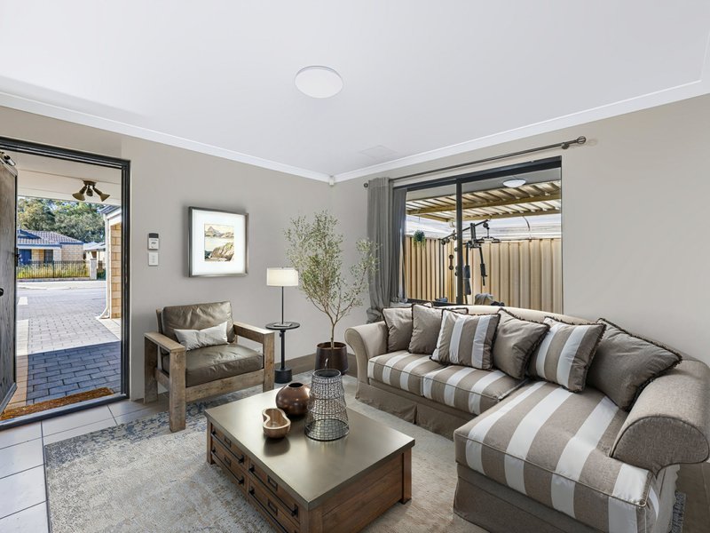 Photo - 21 Dewsbury Drive, Bertram WA 6167 - Image 2