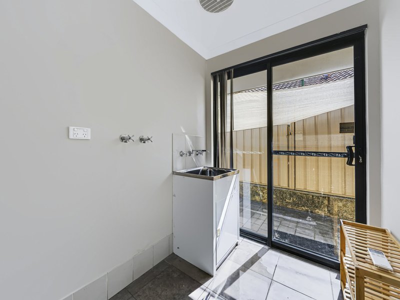 Photo - 21 Dewsbury Drive, Bertram WA 6167 - Image 6