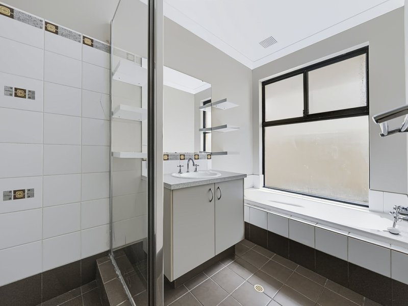 Photo - 21 Dewsbury Drive, Bertram WA 6167 - Image 7