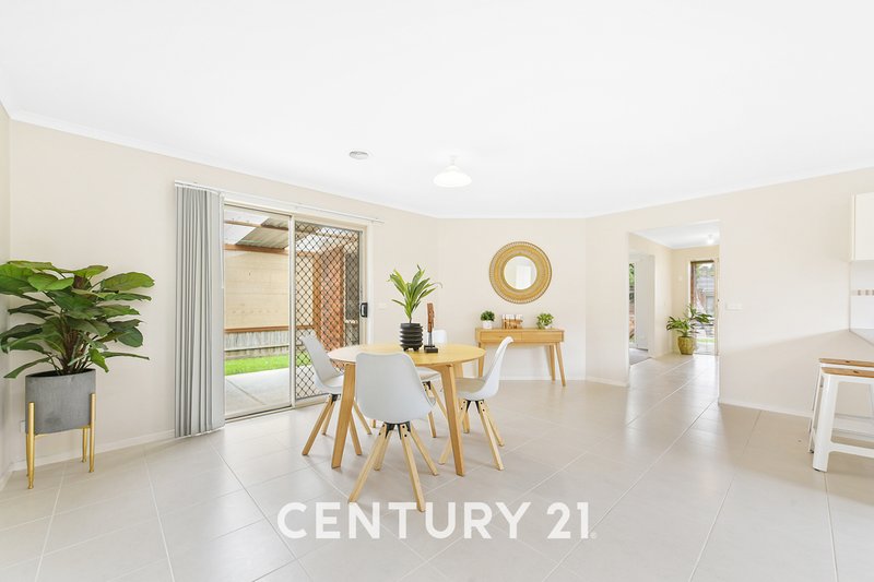 Photo - 21 Domino Way, Hampton Park VIC 3976 - Image 4