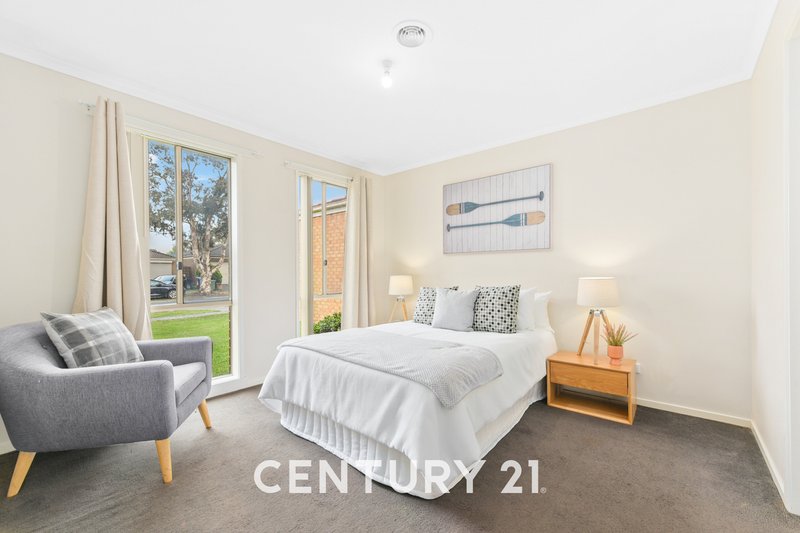 Photo - 21 Domino Way, Hampton Park VIC 3976 - Image 5