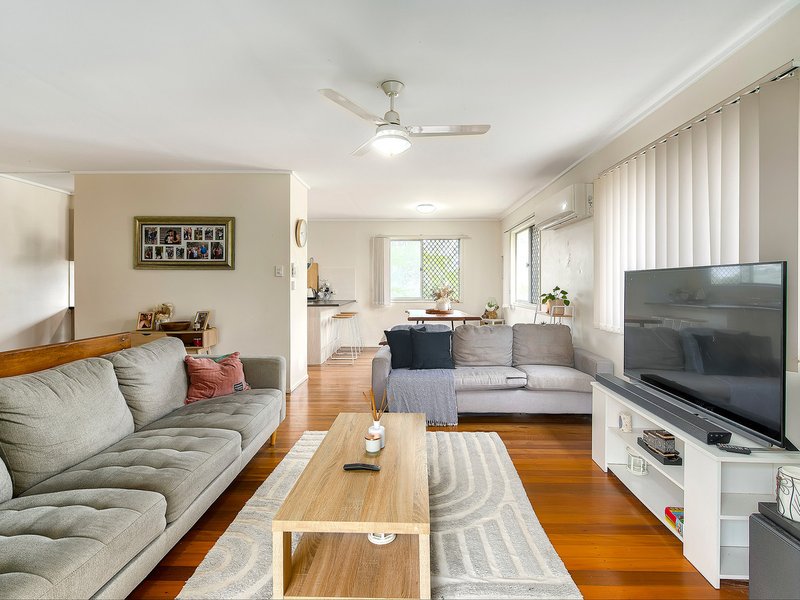 Photo - 21 Dorkay Street, Stafford Heights QLD 4053 - Image 3