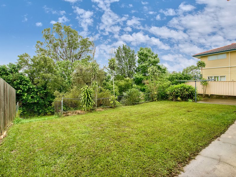 Photo - 21 Dorkay Street, Stafford Heights QLD 4053 - Image 11