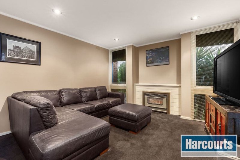 Photo - 21 Dunbarton Drive, Wantirna VIC 3152 - Image 5