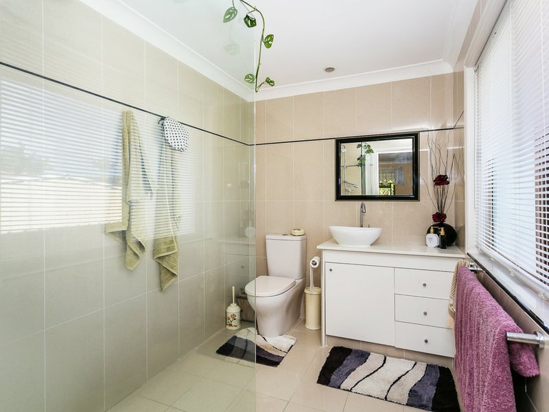 Photo - 21 Dunlin Drive, Burleigh Waters QLD 4220 - Image 17