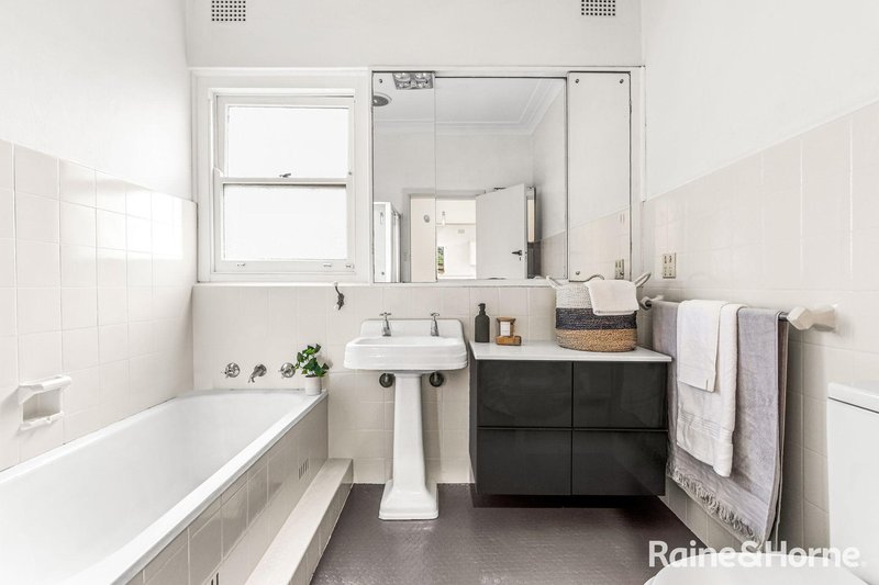 Photo - 21 Earlwood Crescent, Bardwell Park NSW 2207 - Image 6