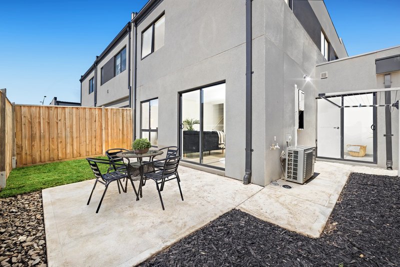 Photo - 21 Earlwood Way, Wyndham Vale VIC 3024 - Image 15