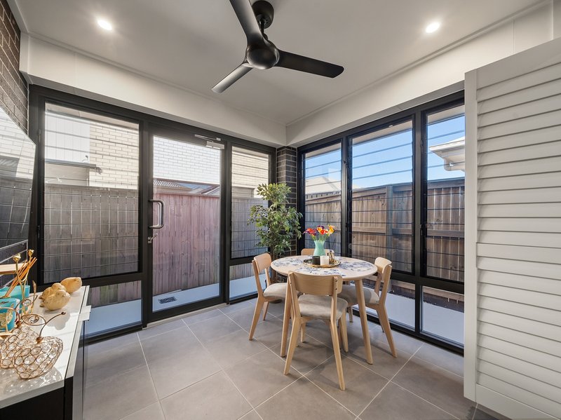 Photo - 21 Edgewater Avenue, Rothwell QLD 4022 - Image 12