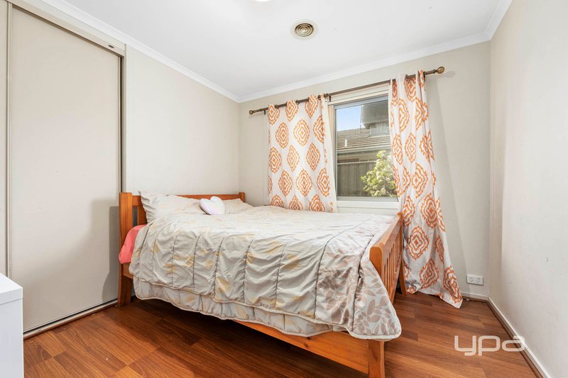 Photo - 21 Edmondshaw Drive, Deer Park VIC 3023 - Image 7