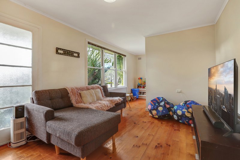 Photo - 21 Eleebana Crescent, Koonawarra NSW 2530 - Image 3