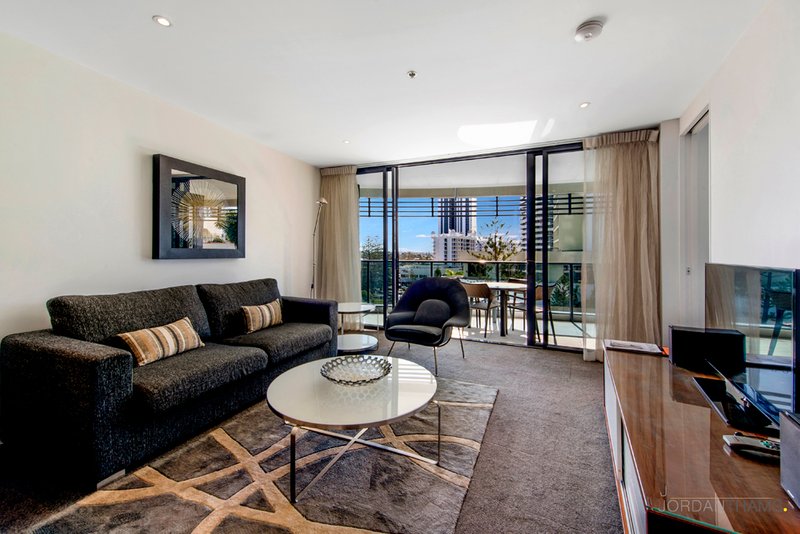 Photo - 21 Elizabeth Avenue, Broadbeach QLD 4218 - Image 2