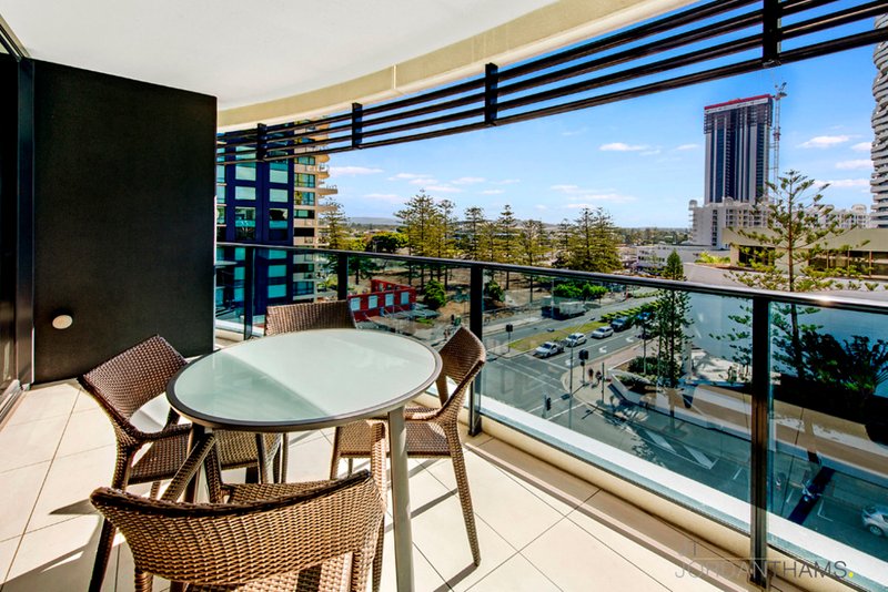 Photo - 21 Elizabeth Avenue, Broadbeach QLD 4218 - Image 4