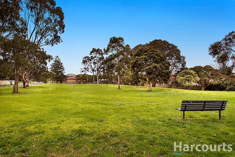 Photo - 21 Elmwood Crescent, Glen Waverley VIC 3150 - Image 2