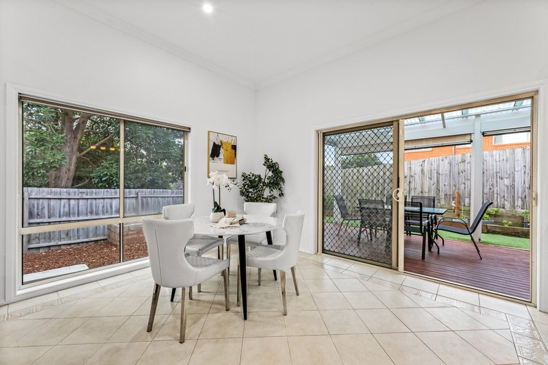 Photo - 2/1 Emerald Street, Mount Waverley VIC 3149 - Image 6