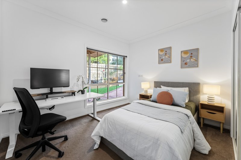 Photo - 2/1 Emerald Street, Mount Waverley VIC 3149 - Image 9