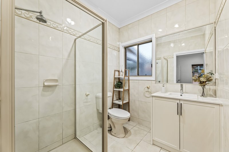 Photo - 2/1 Emerald Street, Mount Waverley VIC 3149 - Image 10