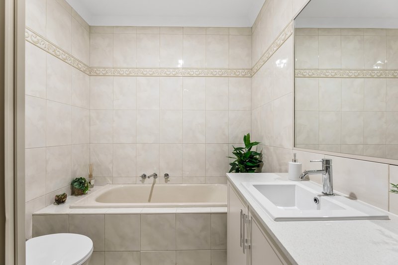 Photo - 2/1 Emerald Street, Mount Waverley VIC 3149 - Image 12