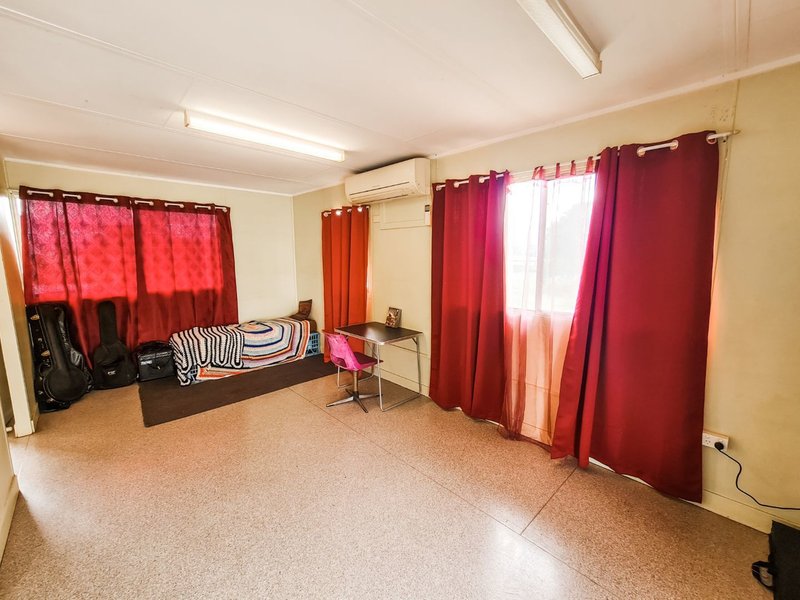 Photo - 21 Emmalyn Close, Mount Isa QLD 4825 - Image 4