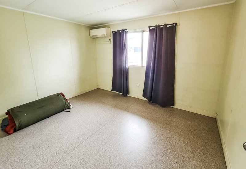 Photo - 21 Emmalyn Close, Mount Isa QLD 4825 - Image 6