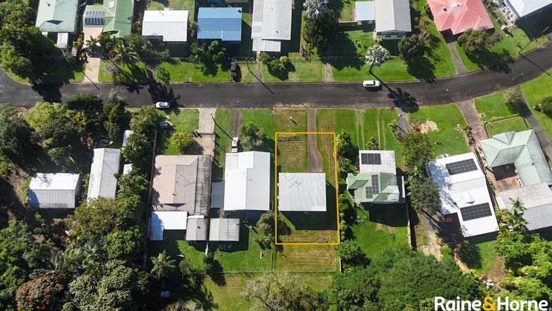 Photo - 21 Enid Street, Flying Fish Point QLD 4860 - Image 17
