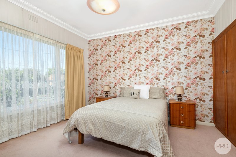 Photo - 21 Eton Street, Wendouree VIC 3355 - Image 5