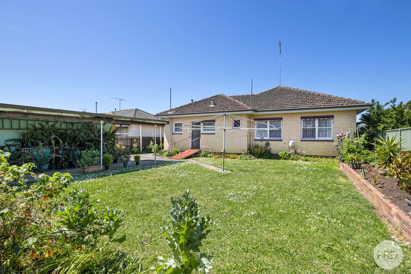 Photo - 21 Eton Street, Wendouree VIC 3355 - Image 11