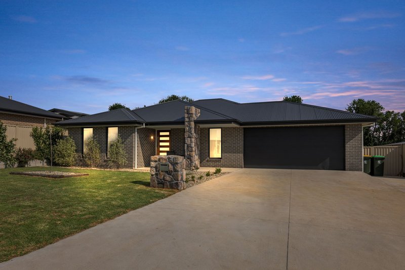 21 Fairleigh Place, Kelso NSW 2795