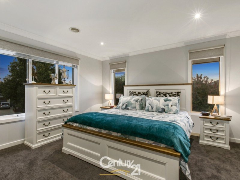 Photo - 21 Fallingwater Drive, Pakenham VIC 3810 - Image 12