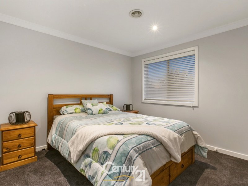 Photo - 21 Fallingwater Drive, Pakenham VIC 3810 - Image 14