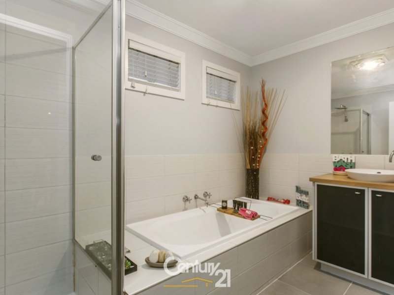 Photo - 21 Fallingwater Drive, Pakenham VIC 3810 - Image 16