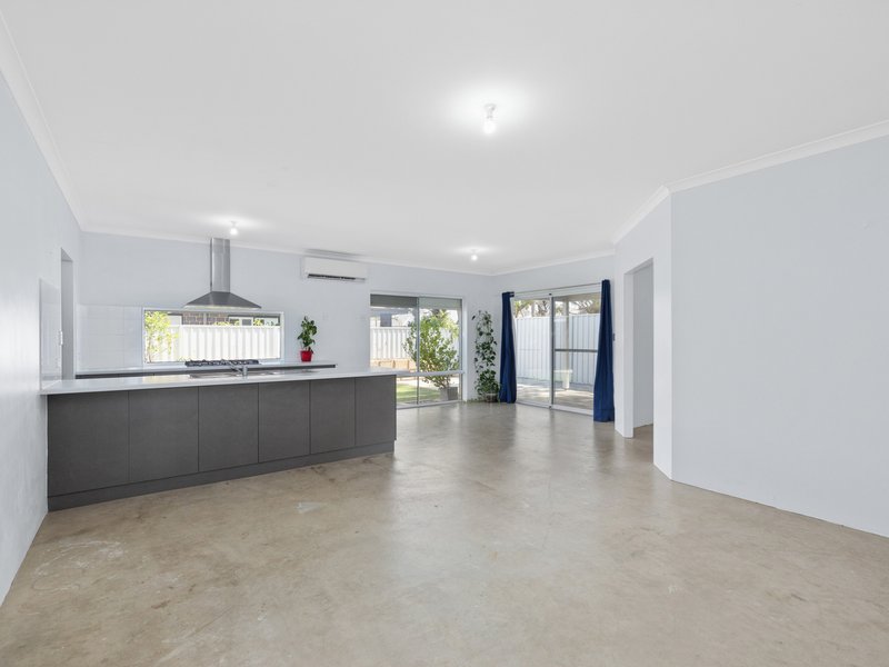 Photo - 21 Farnaby Lane, Beckenham WA 6107 - Image 11