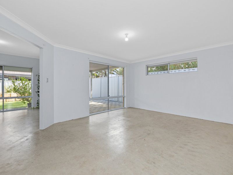 Photo - 21 Farnaby Lane, Beckenham WA 6107 - Image 20