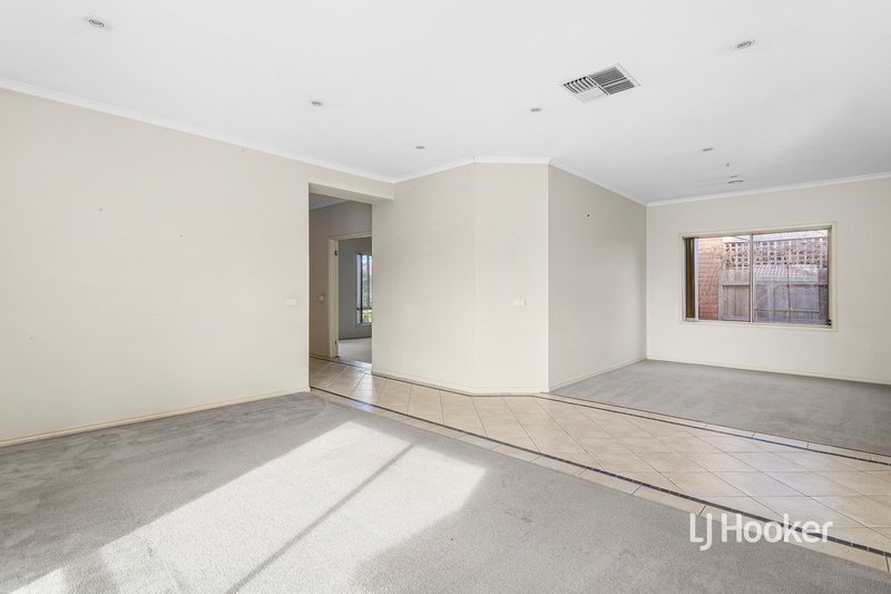 Photo - 21 Fawkner Way, Seabrook VIC 3028 - Image 3