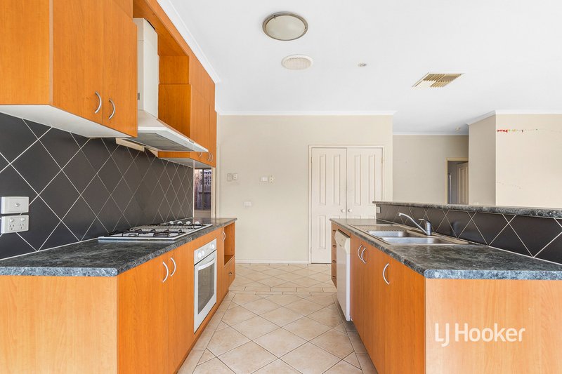 Photo - 21 Fawkner Way, Seabrook VIC 3028 - Image 5