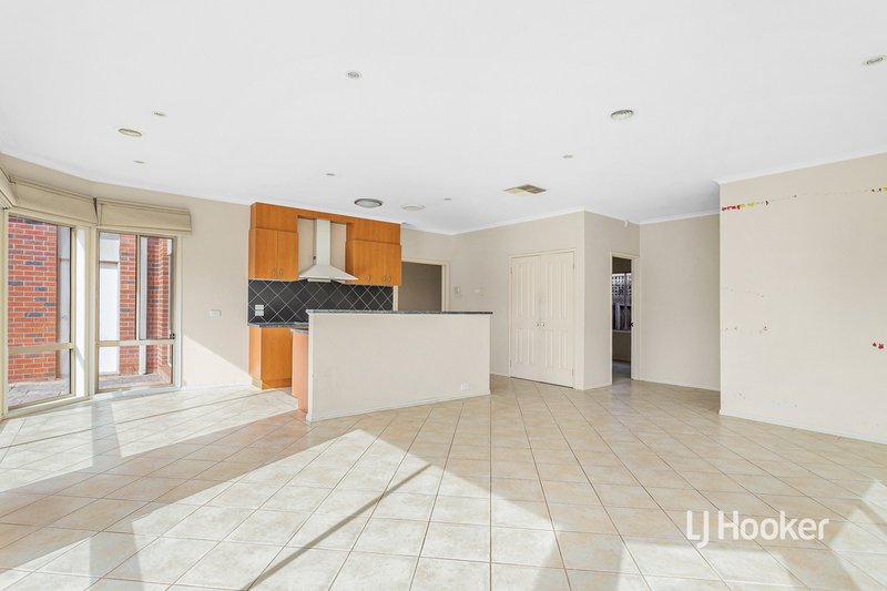 Photo - 21 Fawkner Way, Seabrook VIC 3028 - Image 6