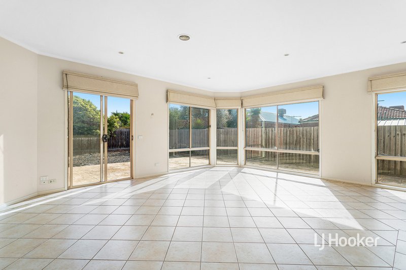 Photo - 21 Fawkner Way, Seabrook VIC 3028 - Image 7