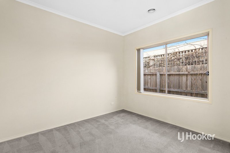 Photo - 21 Fawkner Way, Seabrook VIC 3028 - Image 9