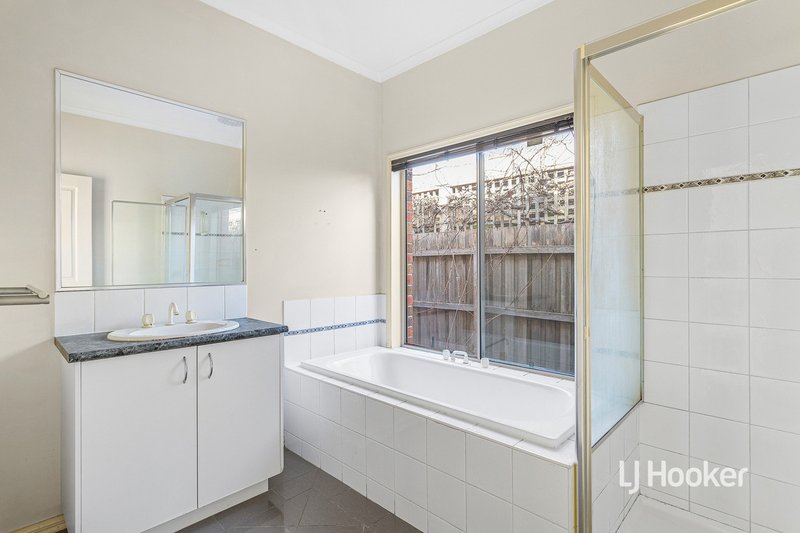 Photo - 21 Fawkner Way, Seabrook VIC 3028 - Image 10