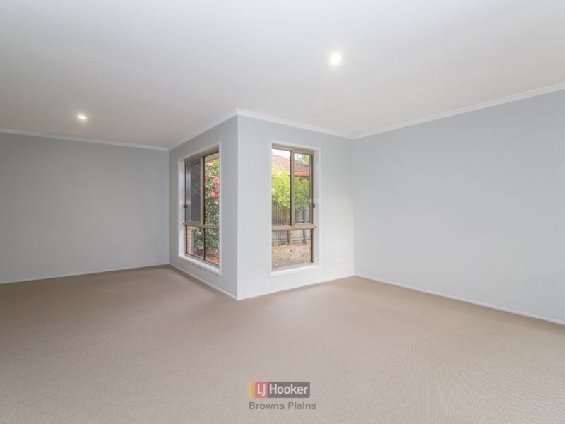 Photo - 21 Federation Drive, Hillcrest QLD 4118 - Image 4