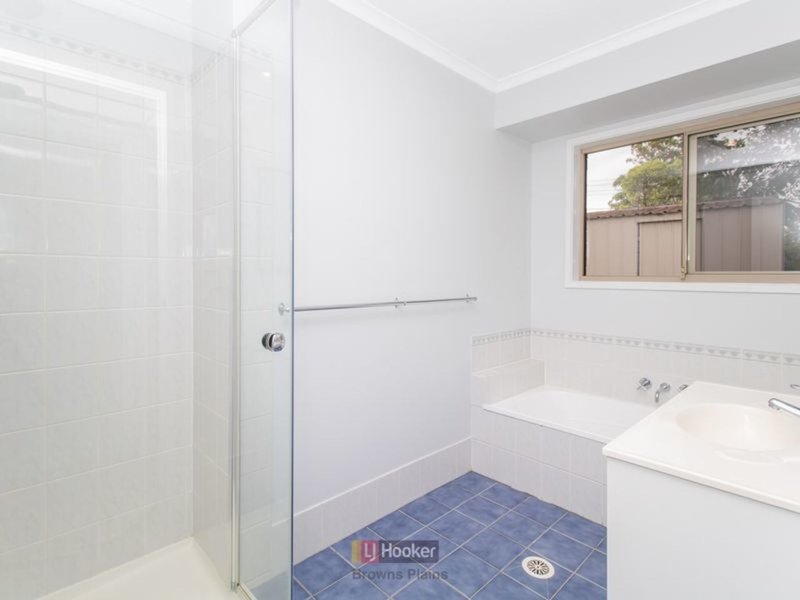 Photo - 21 Federation Drive, Hillcrest QLD 4118 - Image 6