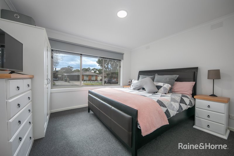 Photo - 21 Felton Avenue, Sunbury VIC 3429 - Image 6