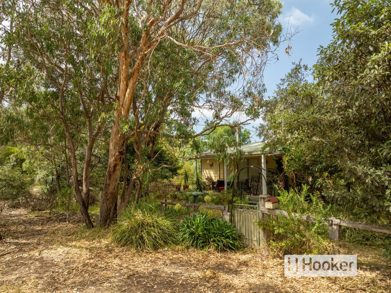 21 Fifth Parade, Raymond Island VIC 3880