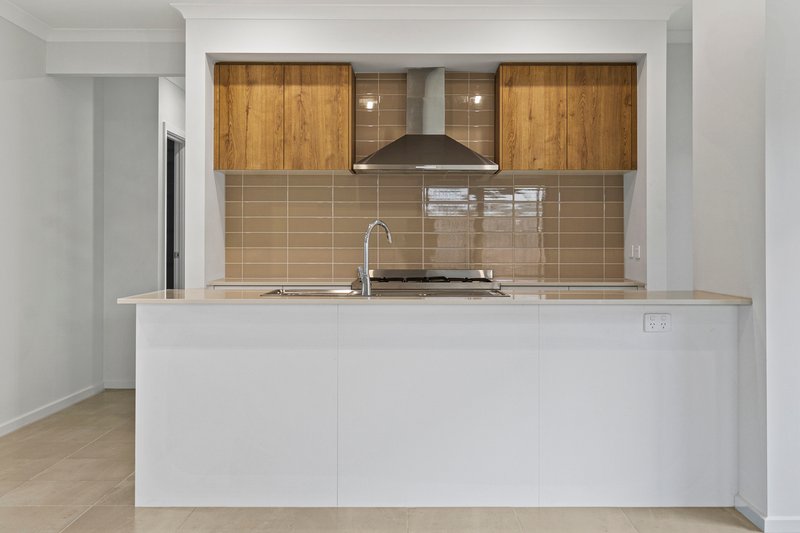 Photo - 21 Fig Tree Circuit, Bahrs Scrub QLD 4207 - Image 3