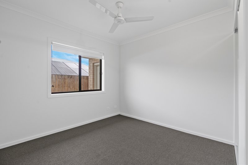 Photo - 21 Fig Tree Circuit, Bahrs Scrub QLD 4207 - Image 10