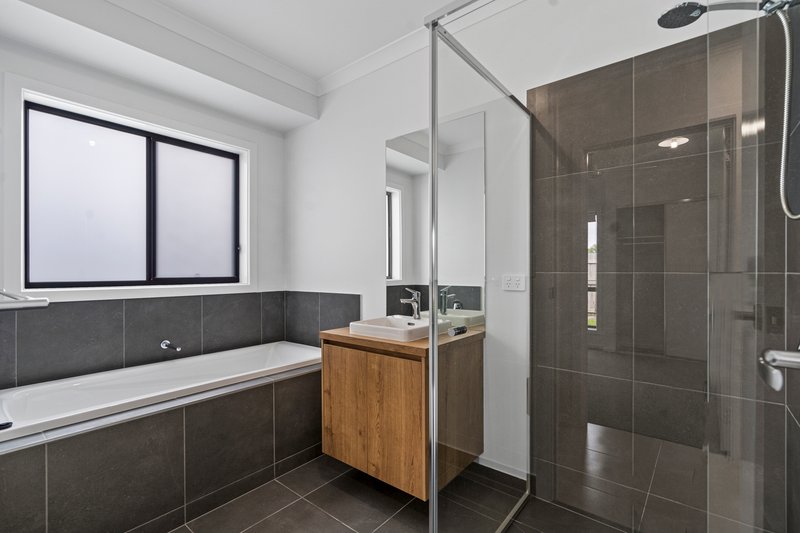 Photo - 21 Fig Tree Circuit, Bahrs Scrub QLD 4207 - Image 11